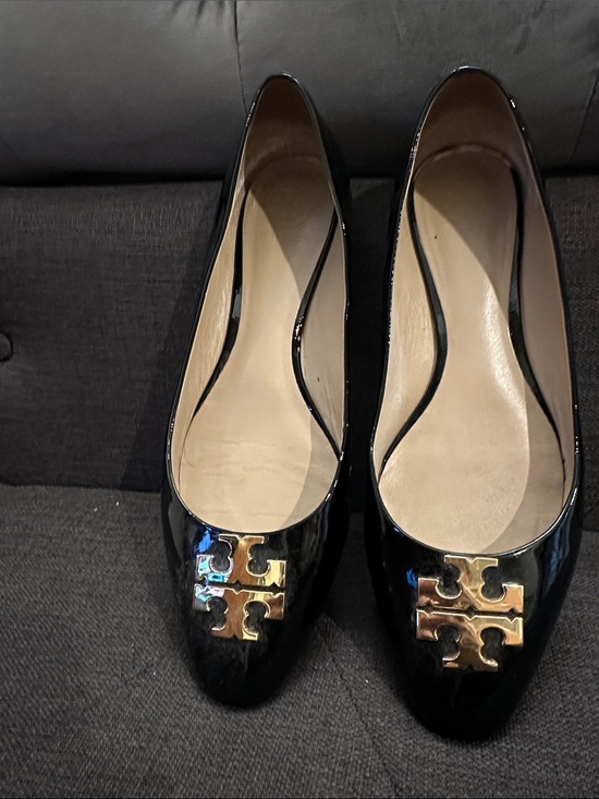 Tory Burch Shoes - Tory Burch Black Patent Ballet Flats with Gold Logo